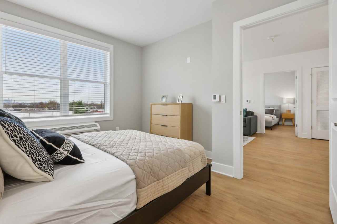 Meridia Little Ferry 100 - Photo 7 of 50