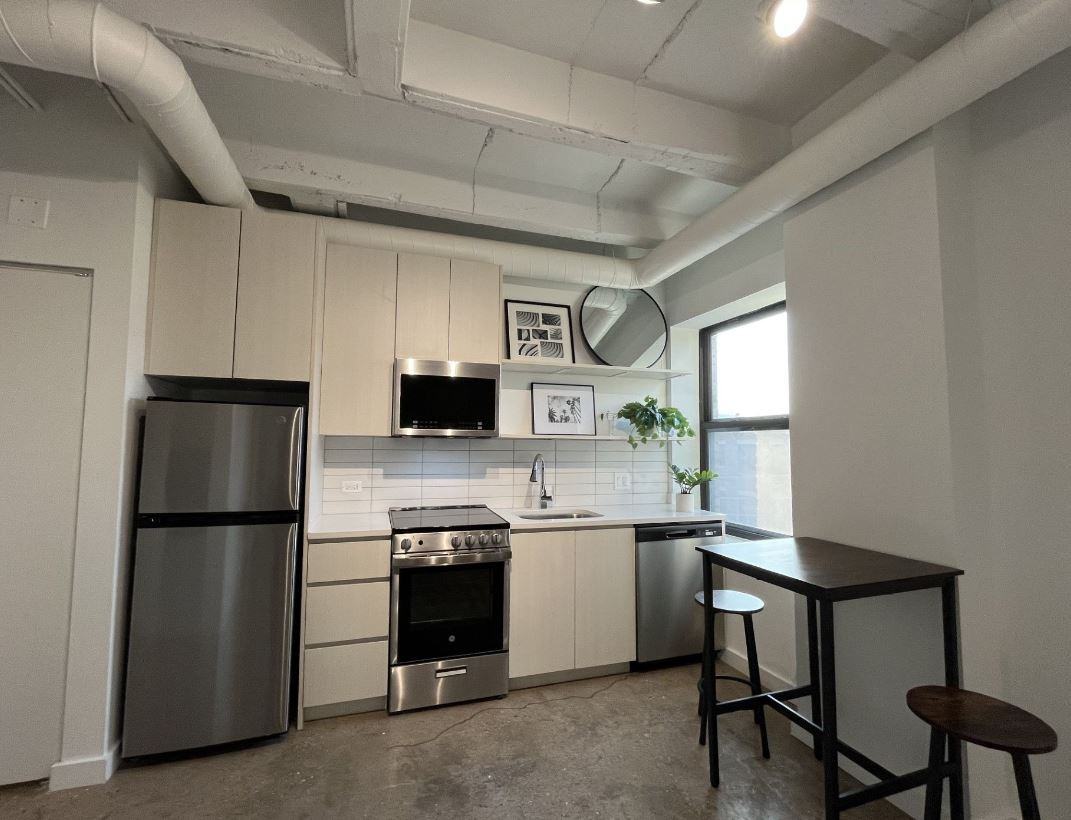 N Kenmore Ave & W Lawrence Ave - Photo 2 of 9