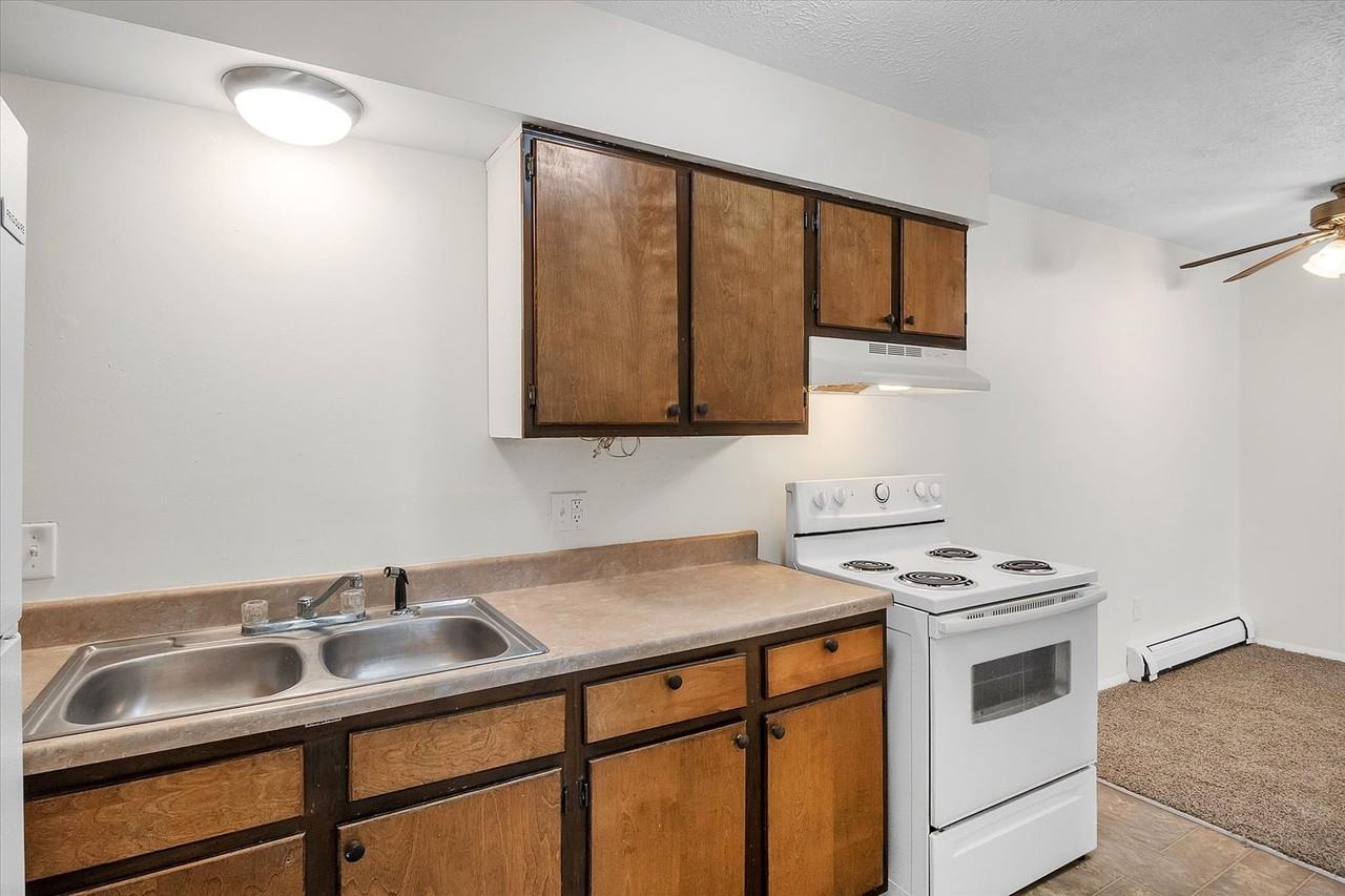 Shannon Apartments (Shannon Apartments LLC) - Photo 4 of 38