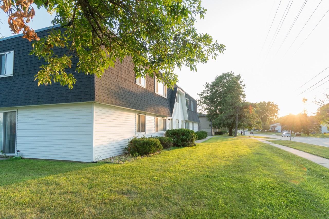 W 4th St 2220 - Photo 2 of 19