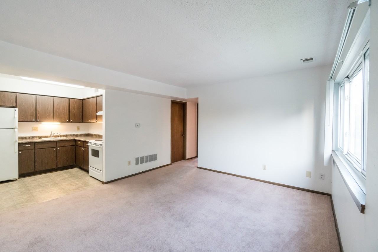 W 4th St 2220 - Photo 5 of 19