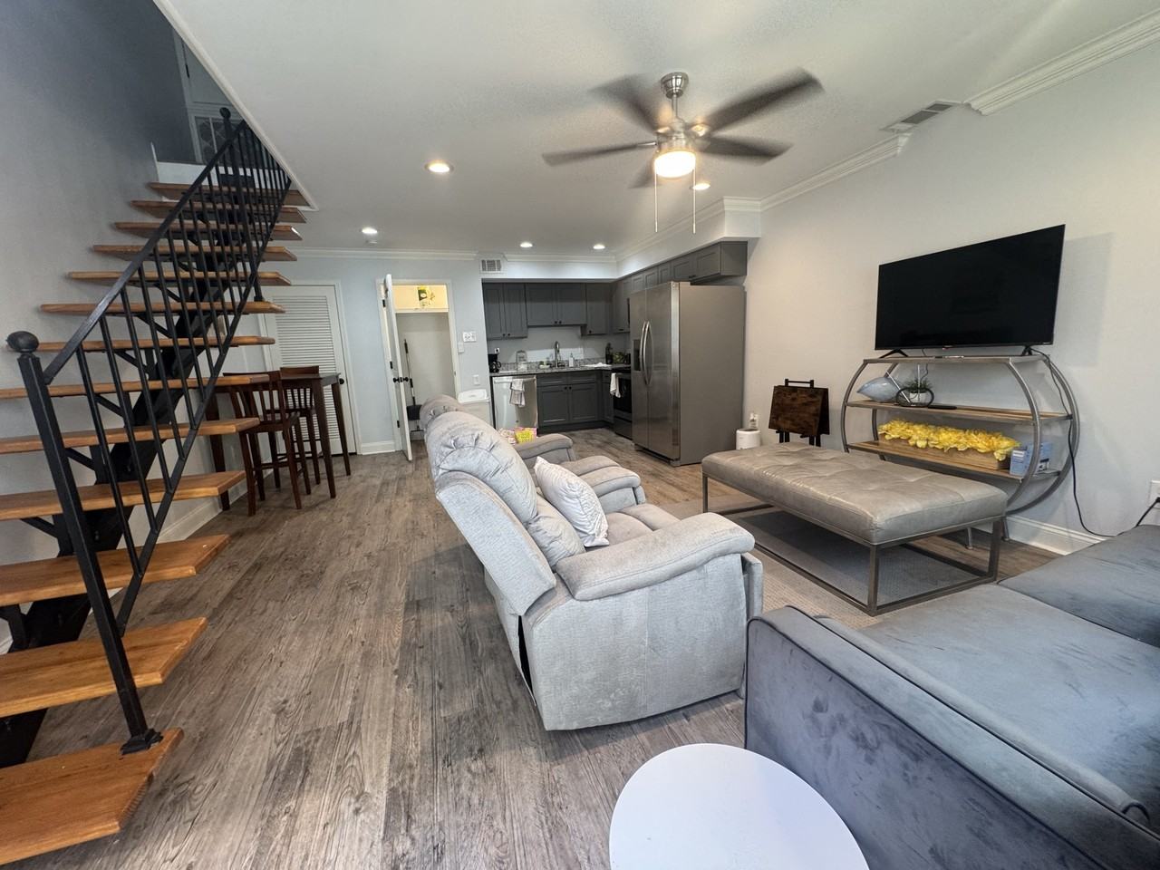 2413 Houma Boulevard - Photo 2 of 17