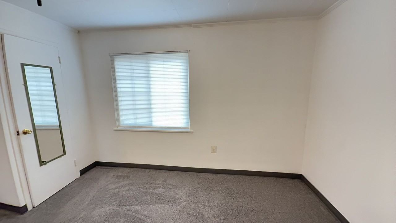 Madison Apartments - Photo 3 of 16