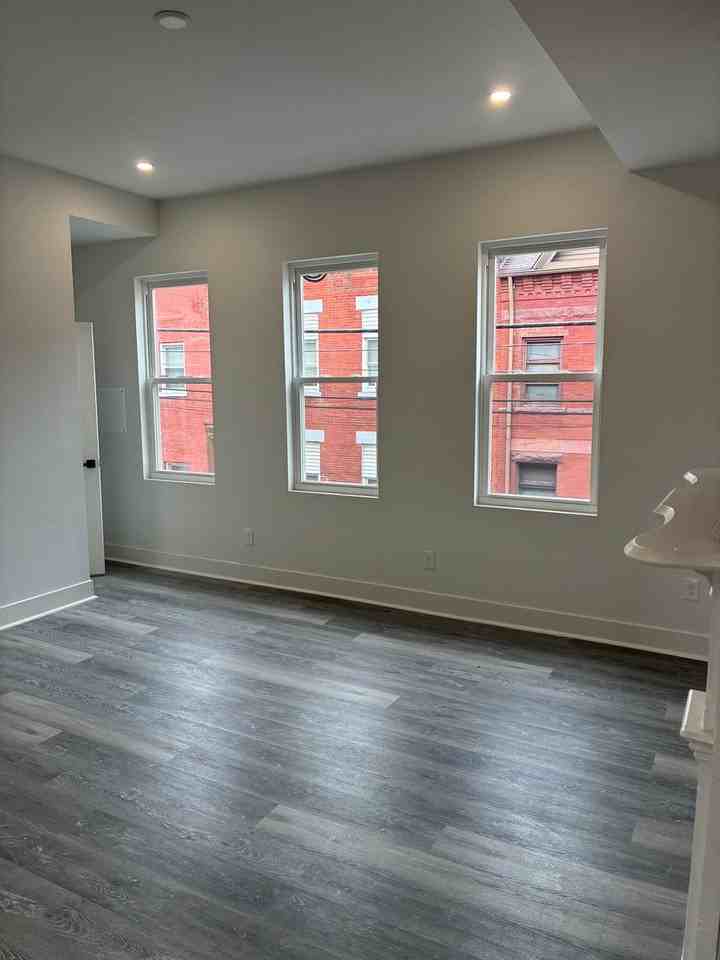 1539 Lowrie - Photo 6 of 29