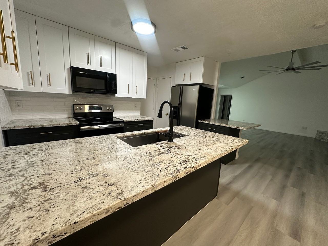 5726 Yorkgate Dr - Photo 4 of 19