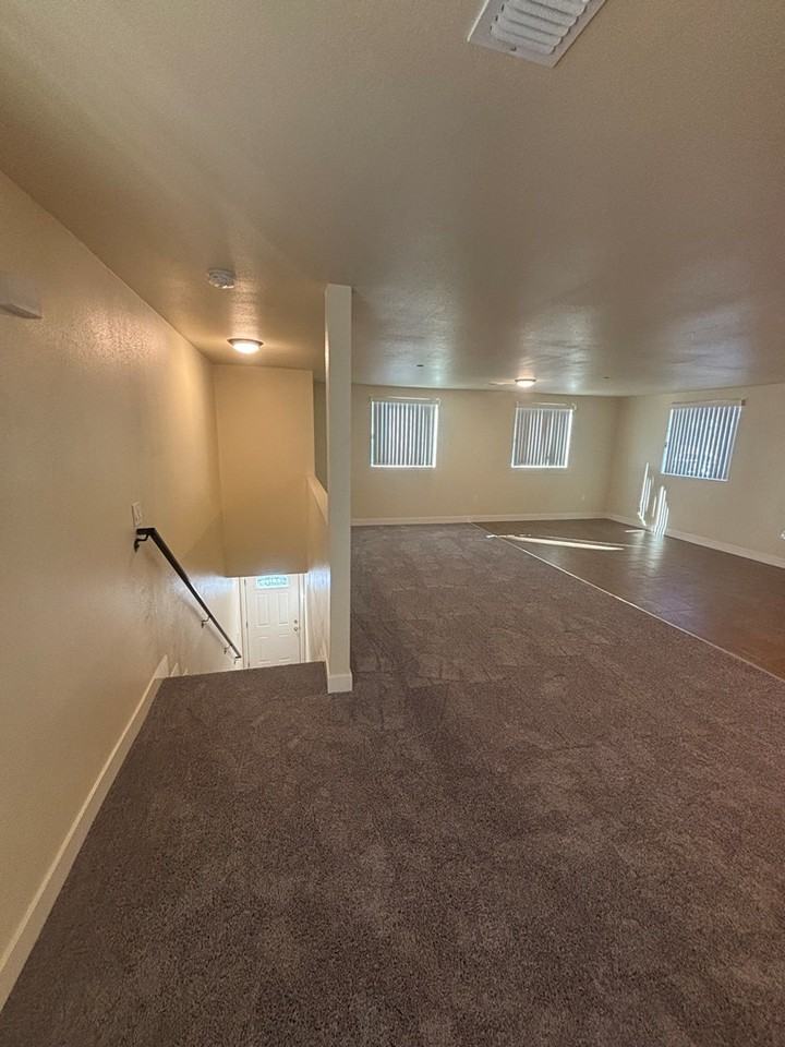 9412 South Spring Street #1/2 - Photo 3 of 23