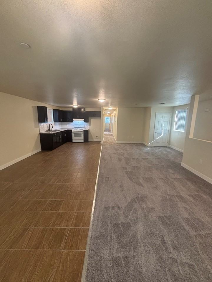 9412 South Spring Street #1/2 - Photo 4 of 23