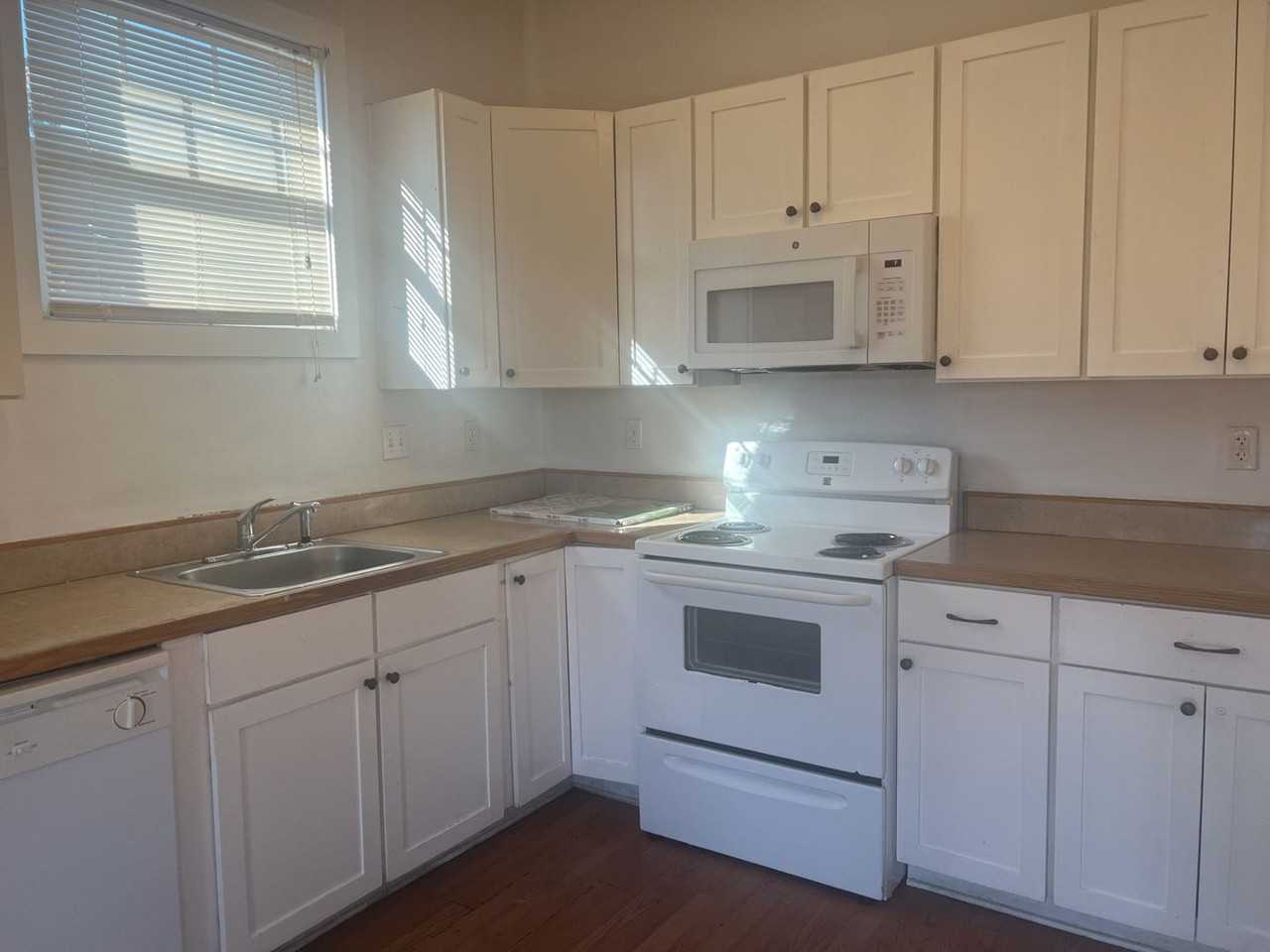 1440 Pauline Street - Photo 4 of 10