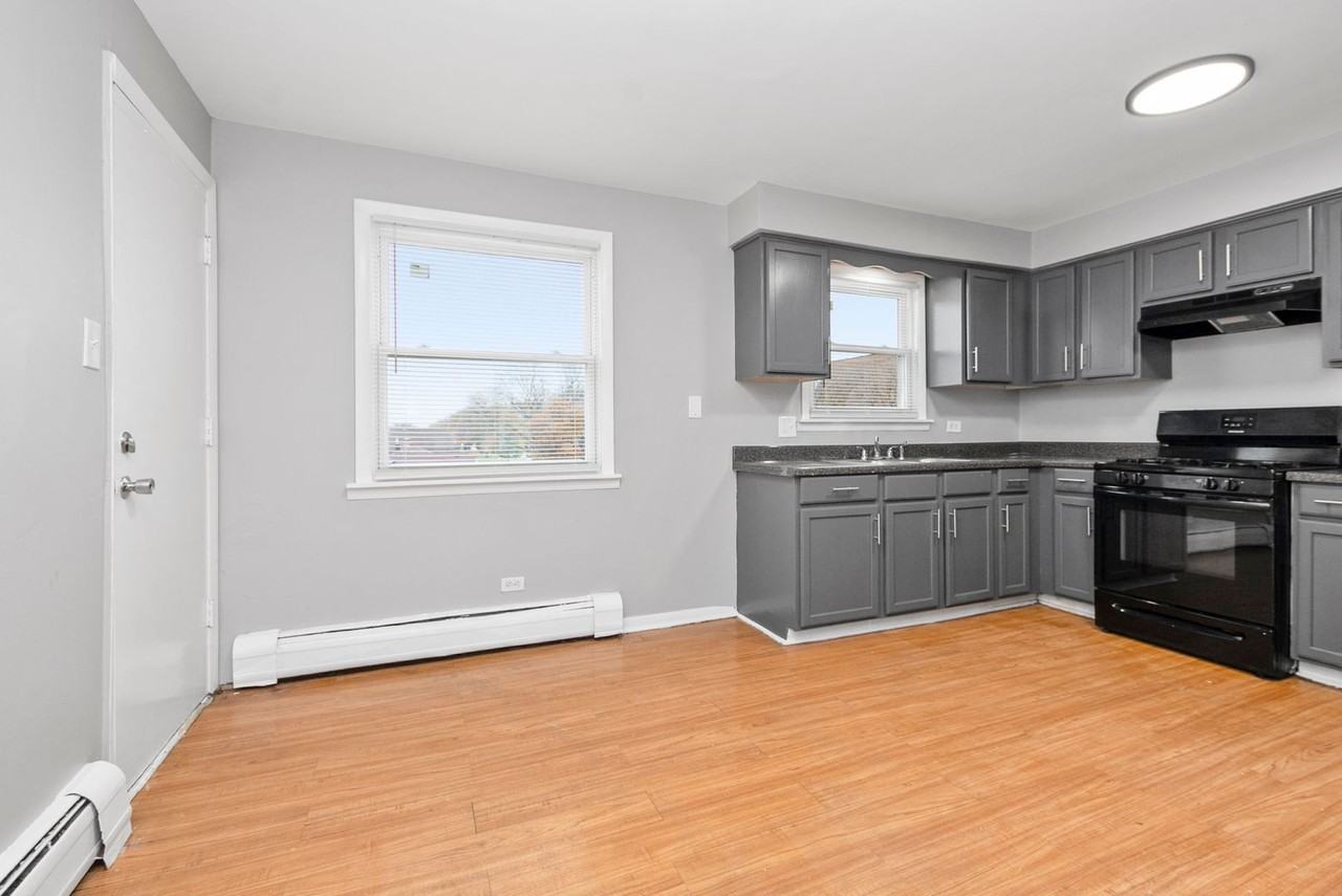 7900-06 S Wabash - Photo 6 of 11