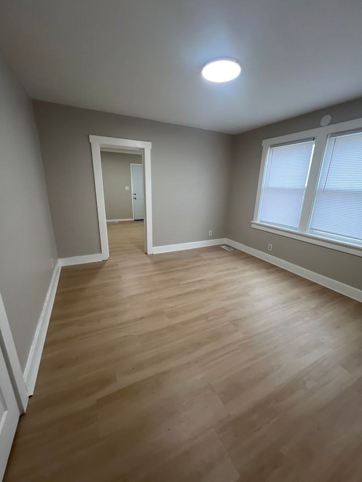 1816 Watch Avenue - Photo 4 of 9