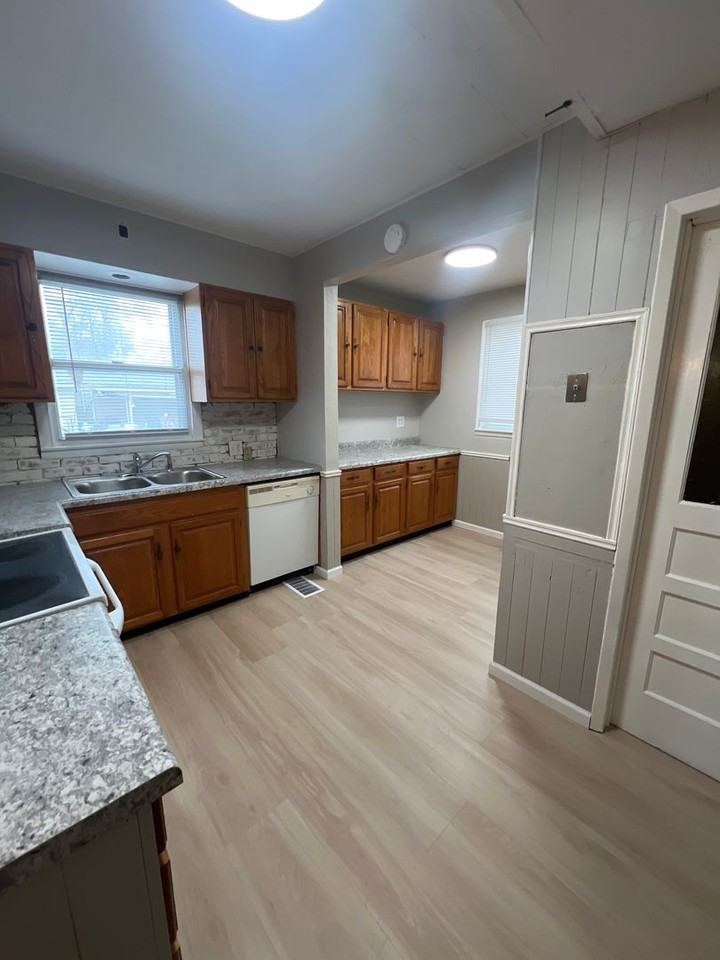 1816 Watch Avenue - Photo 6 of 9