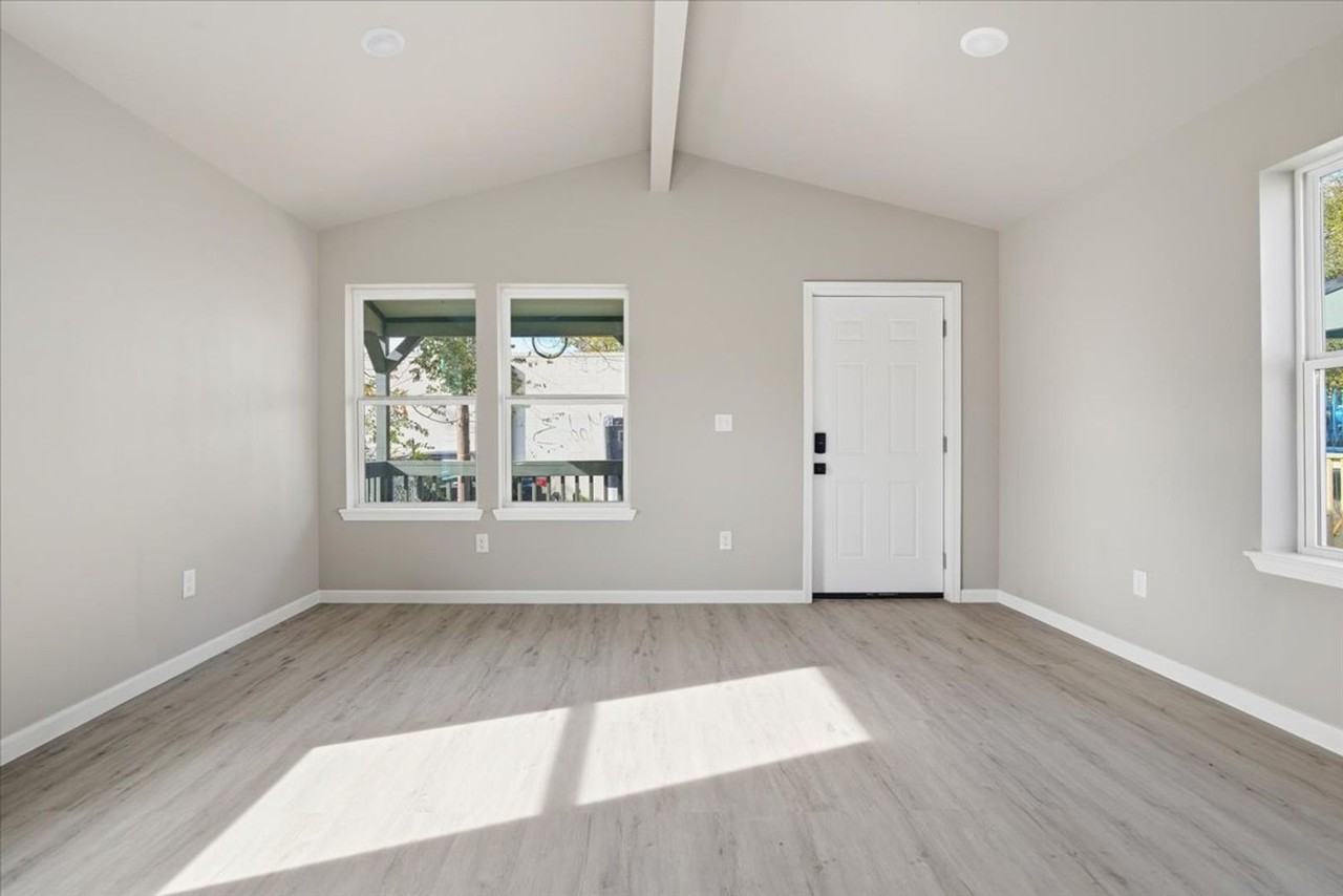 714 N St Louis Ave - Photo 5 of 12