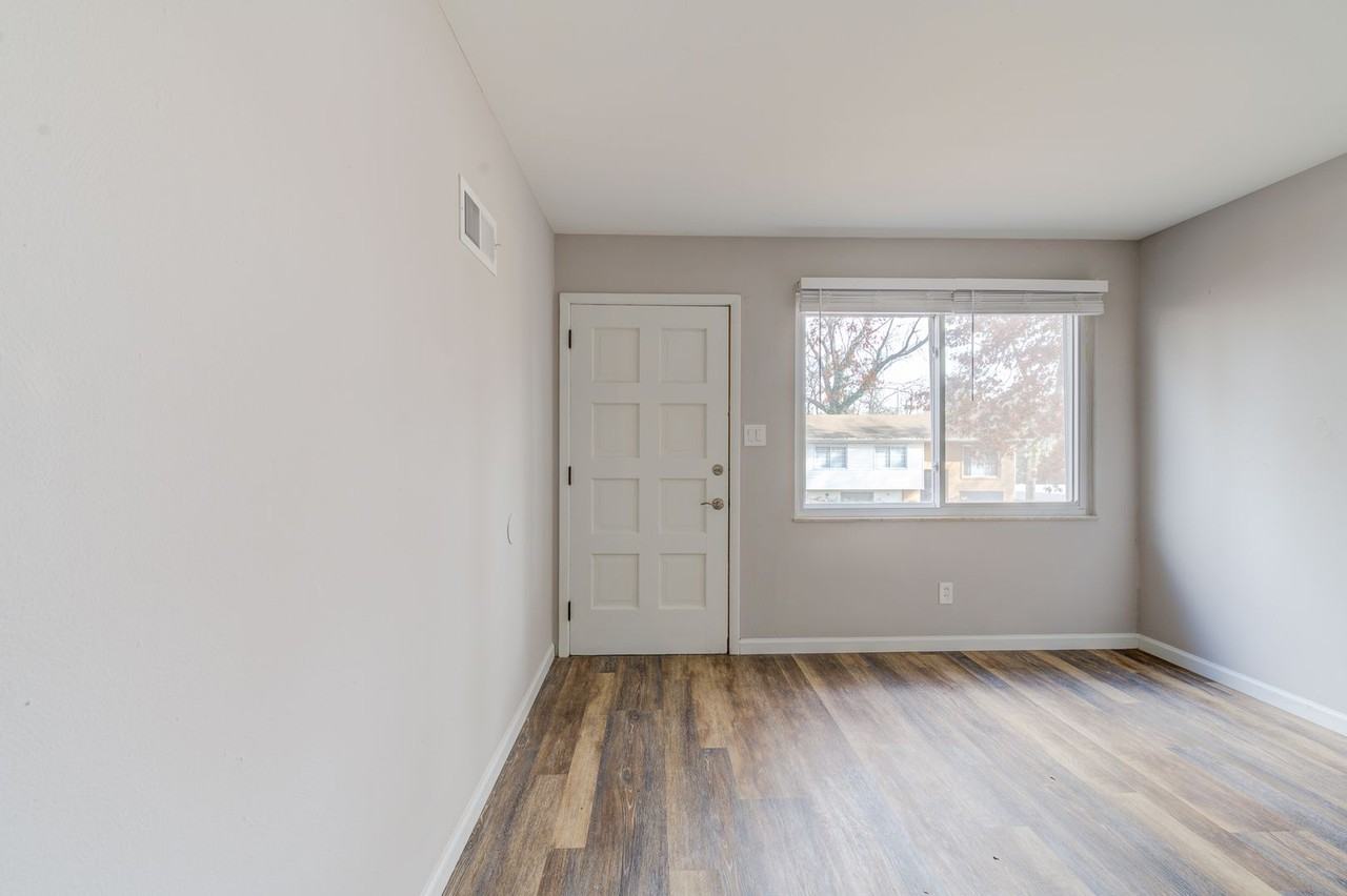 2379 Ida Ln - Photo 3 of 17