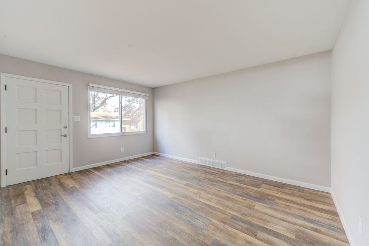 2379 Ida Ln - Photo 4 of 17