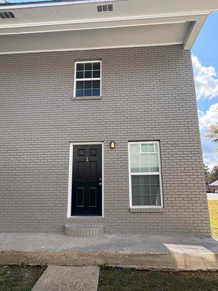 102 Ellis Dr - Photo 4 of 17