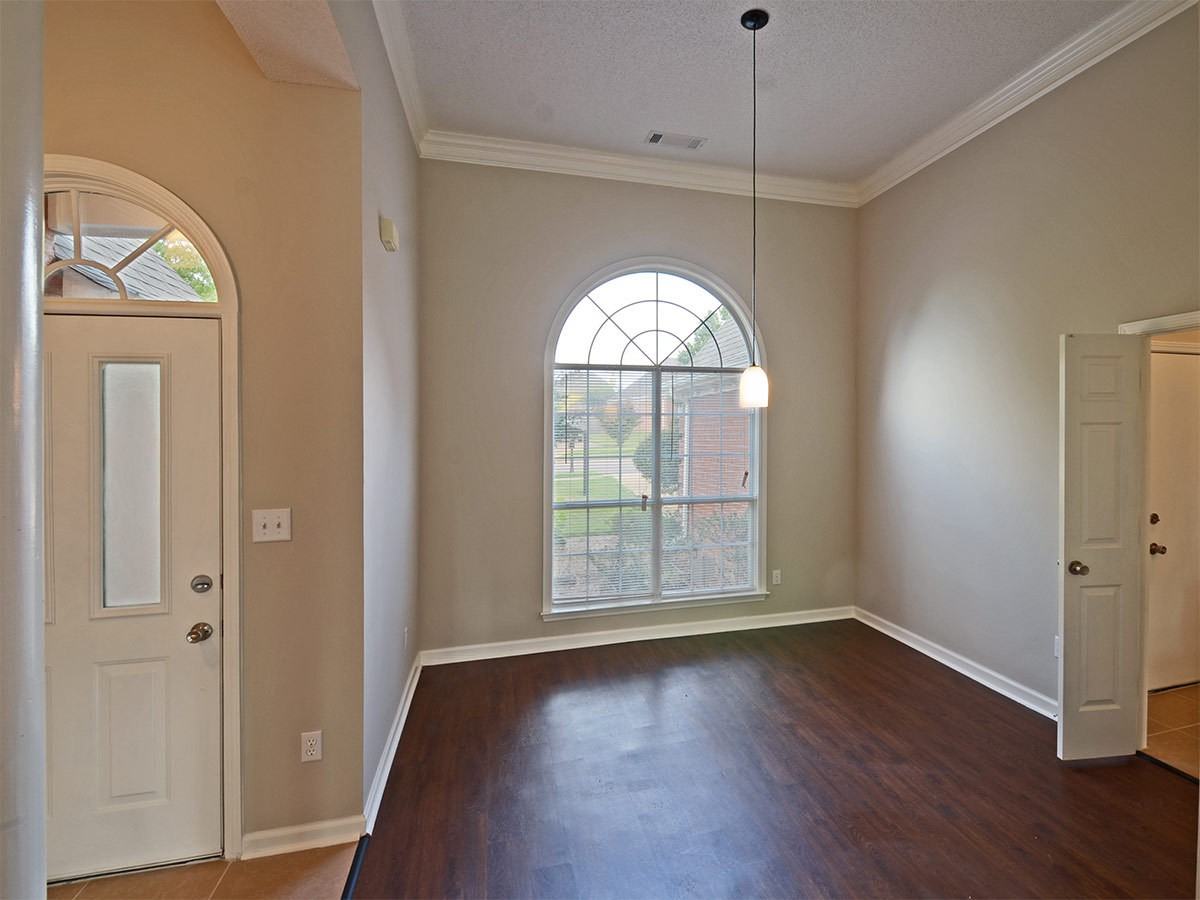 7611 Parkmont Ave - Photo 2 of 14