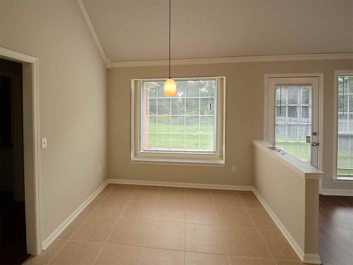 7611 Parkmont Ave - Photo 3 of 14