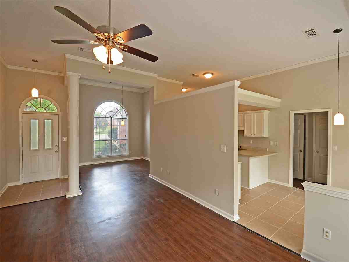 7611 Parkmont Ave - Photo 5 of 14