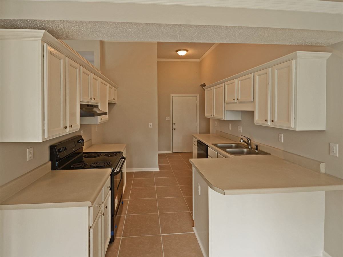 7611 Parkmont Ave - Photo 6 of 14