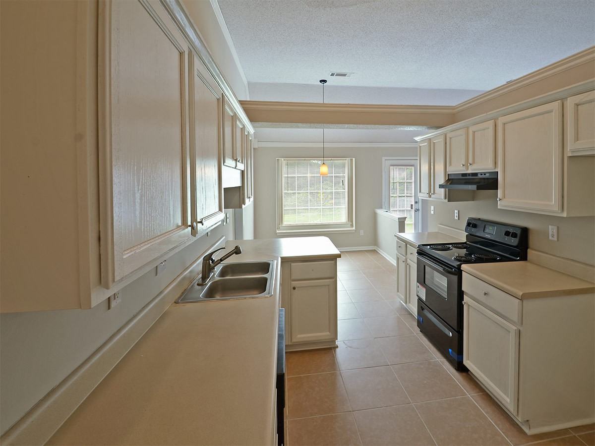 7611 Parkmont Ave - Photo 7 of 14