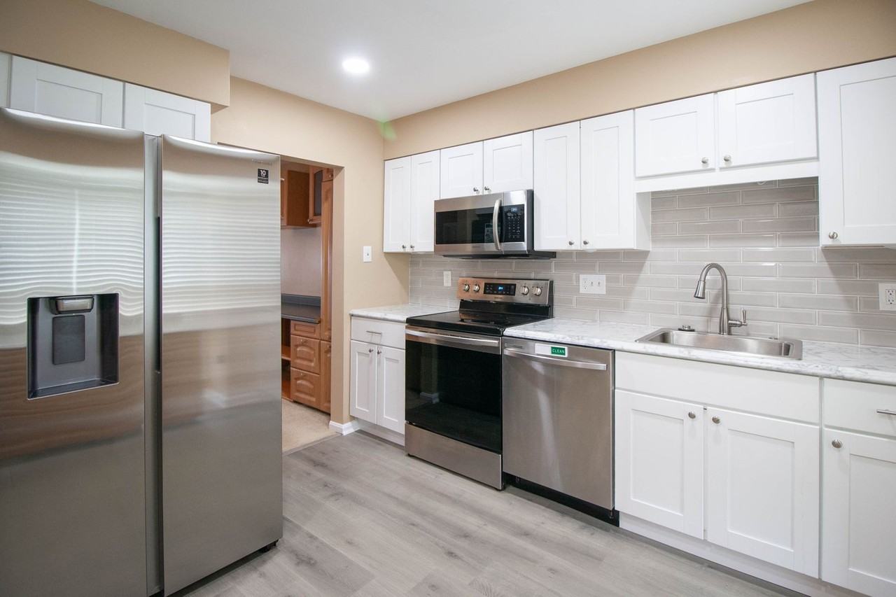 4502 Sparrow Ct - Photo 3 of 41