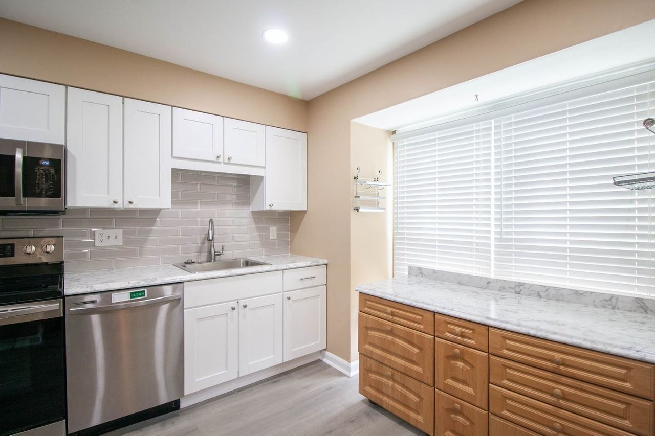 4502 Sparrow Ct - Photo 7 of 41