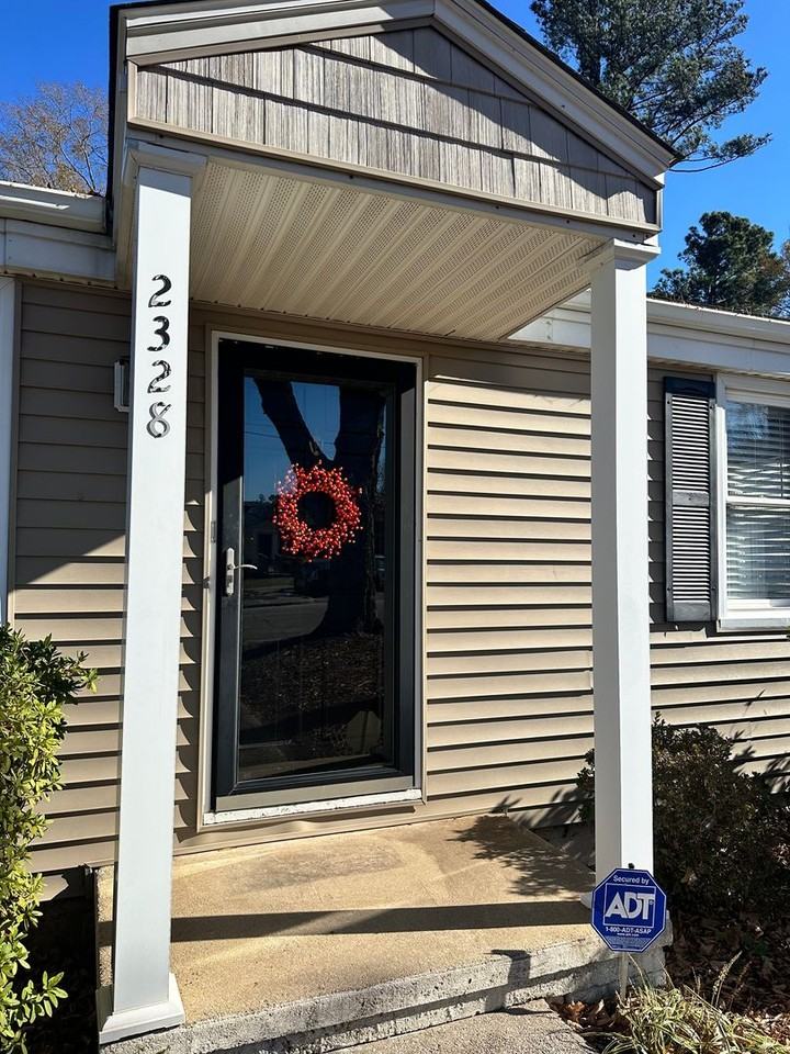 2328 Bernard St - Photo 3 of 21