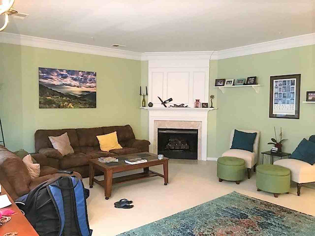 1819 Kenwood Avenue #304 - Photo 4 of 21