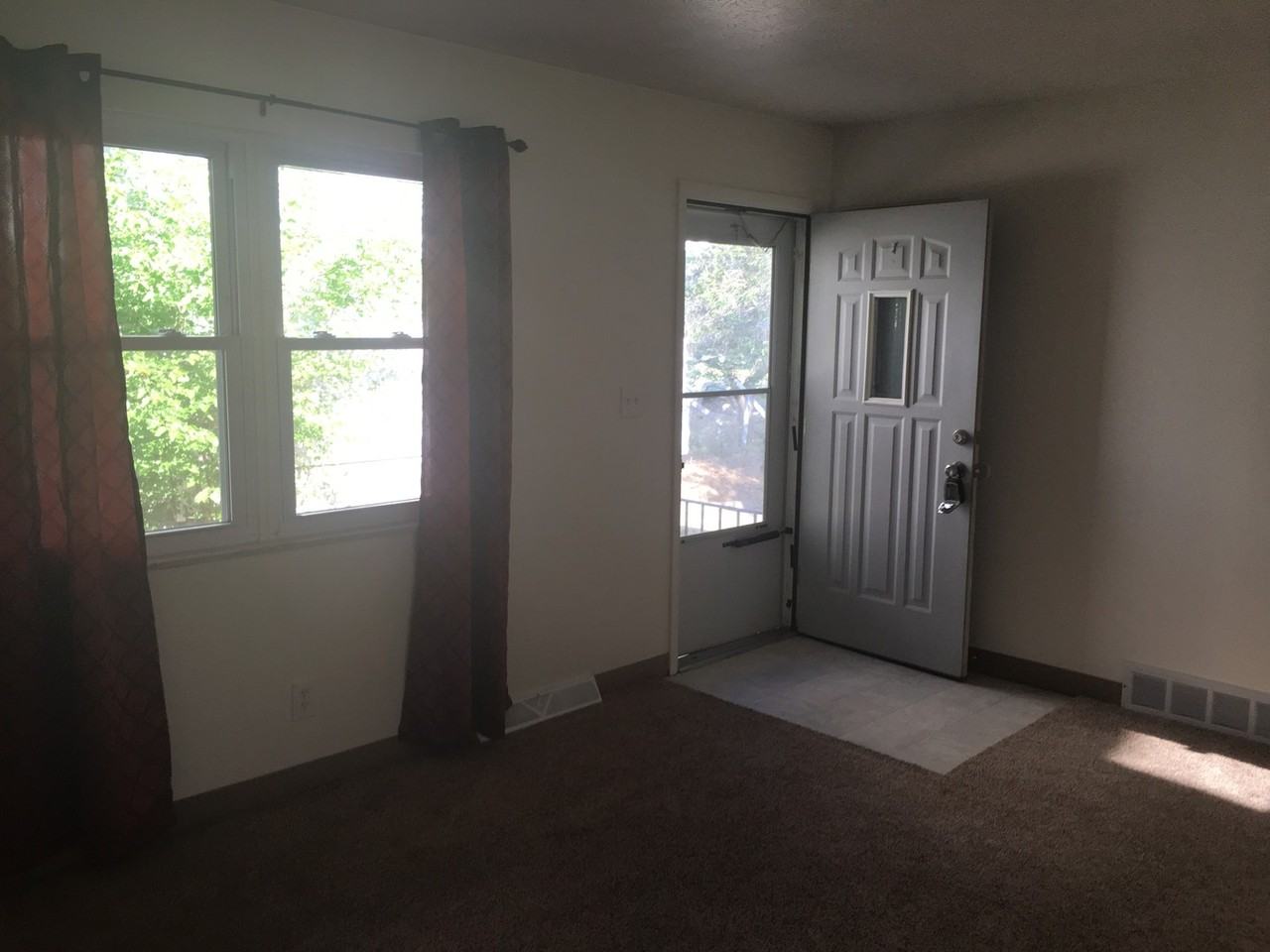 1894 Flint Ave - Photo 3 of 20