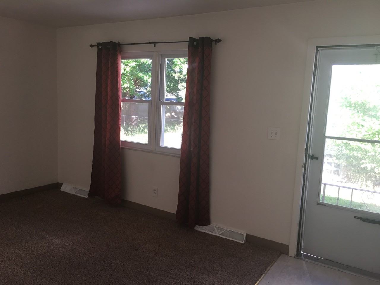 1894 Flint Ave - Photo 4 of 20