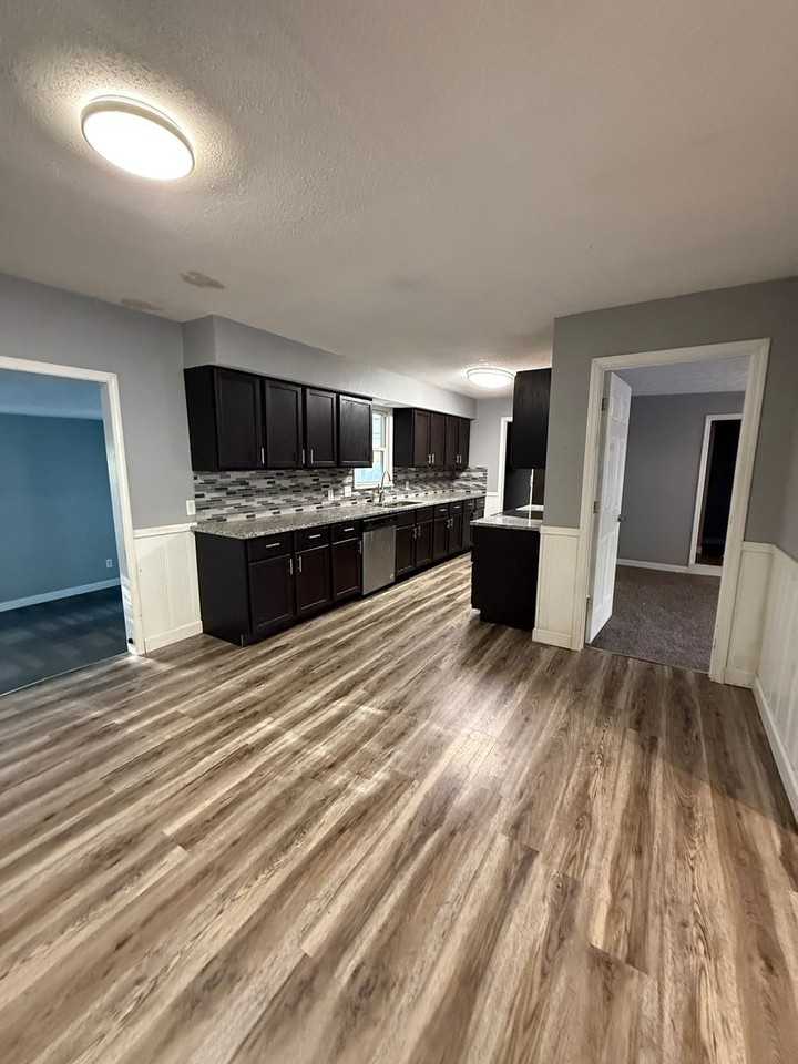 1523 N Rainbow Ave - Photo 3 of 21