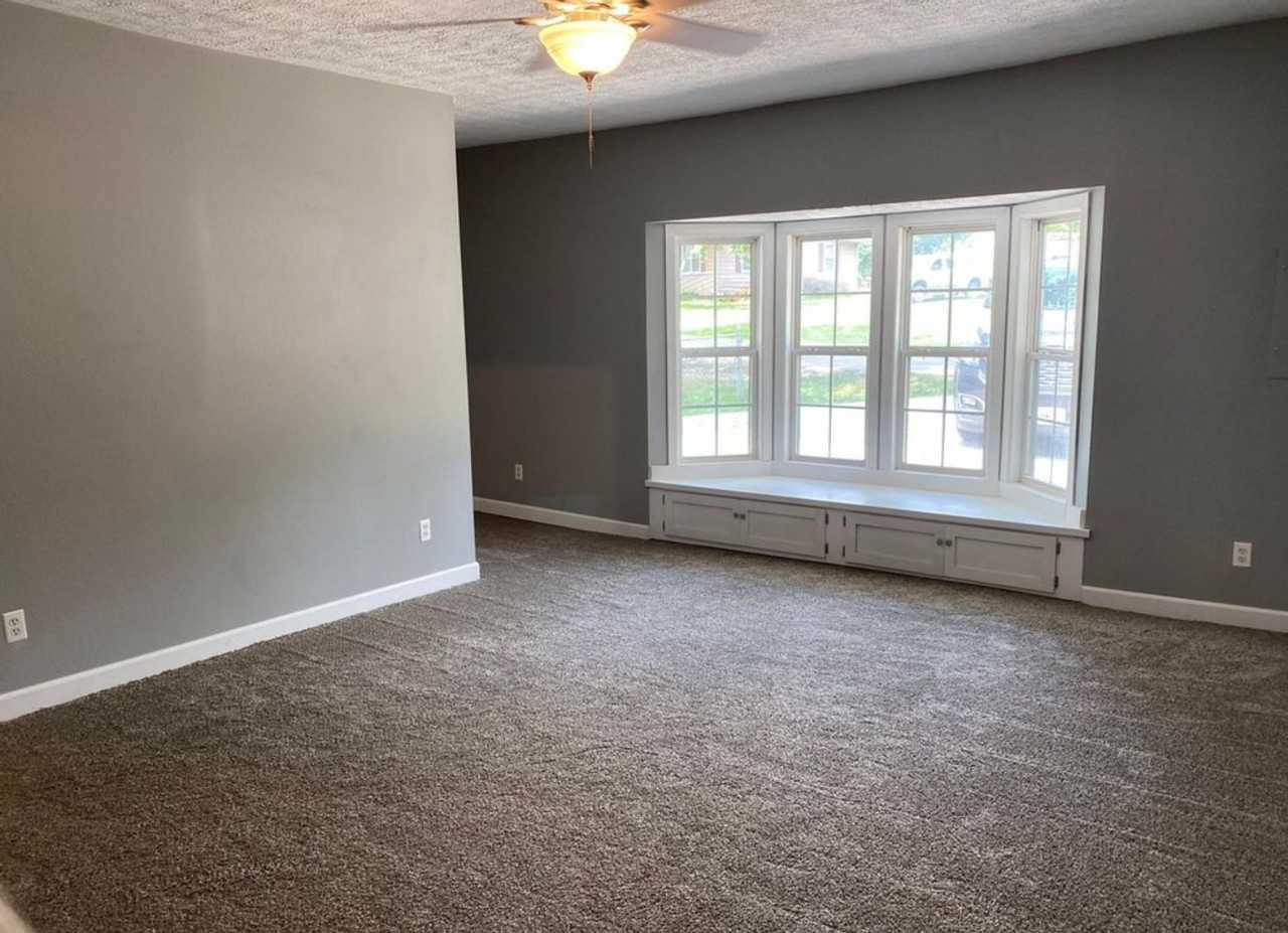 1523 N Rainbow Ave - Photo 5 of 21