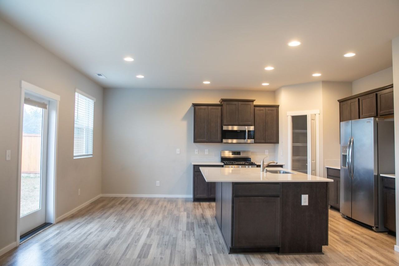 3006 Mahogany Street Northeast - Photo 6 of 20