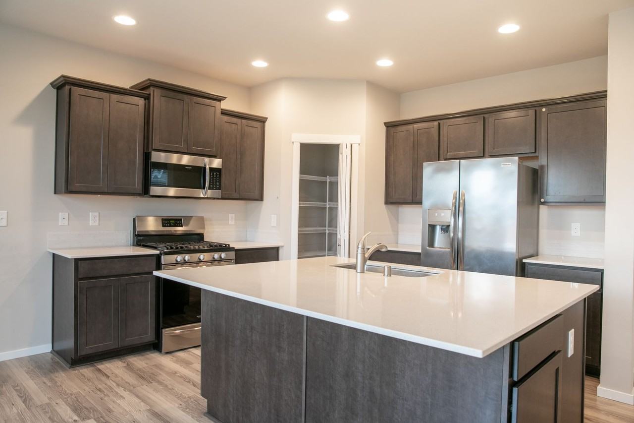 3006 Mahogany Street Northeast - Photo 7 of 20