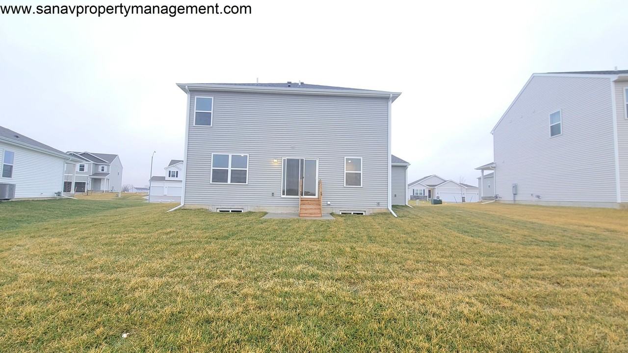 1104 Cove Street Southeast - Photo 2 of 10