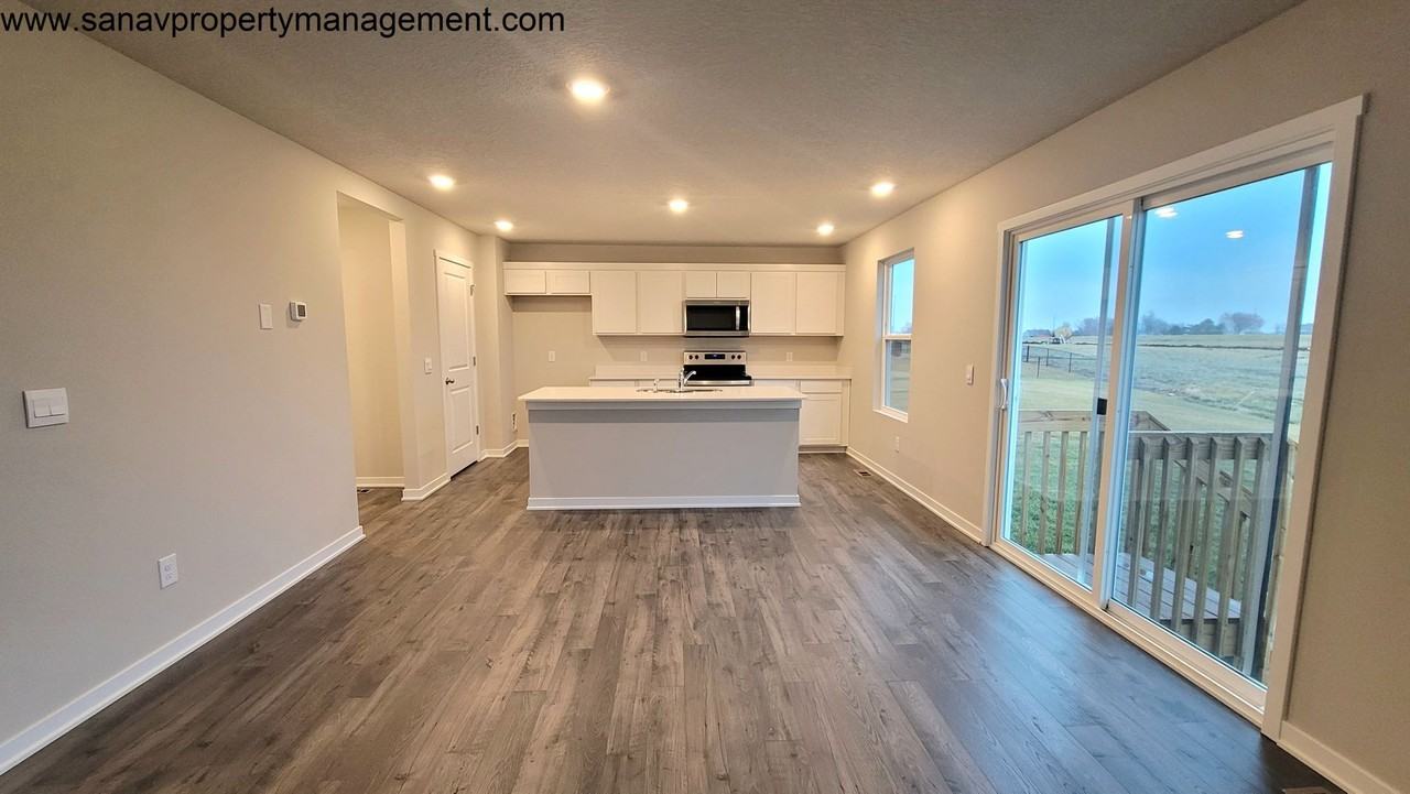 1104 Cove Street Southeast - Photo 3 of 10