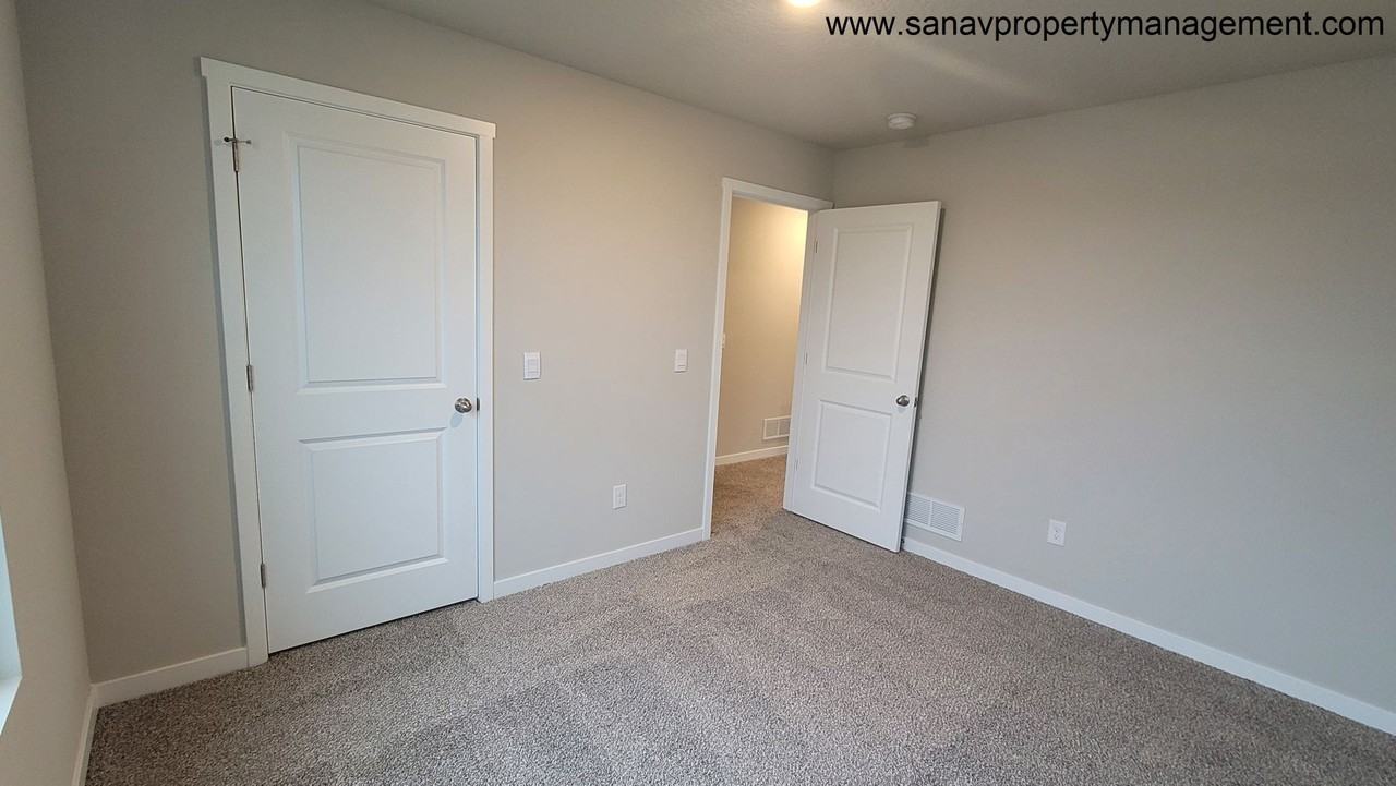 1104 Cove Street Southeast - Photo 5 of 10