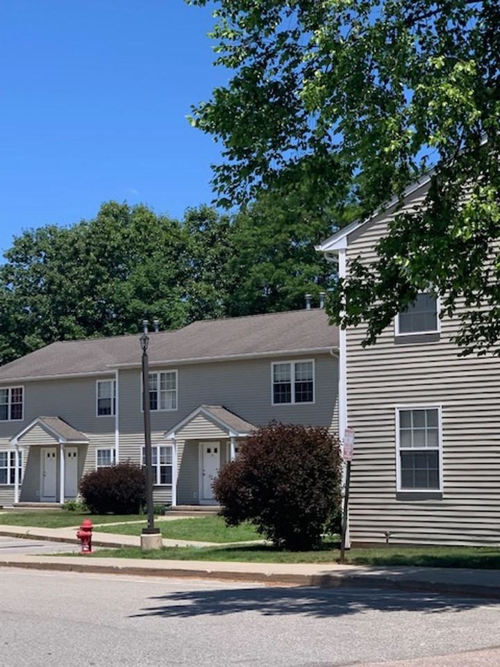 Townhome style apartment in Norwich - Photo 3 of 13