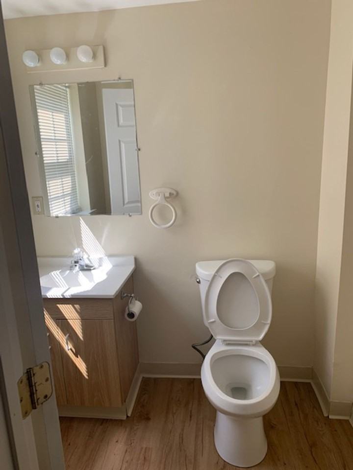 Townhome style apartment in Norwich - Photo 5 of 13