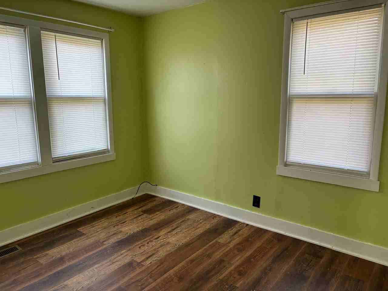 400 N Diagonal St - Photo 3 of 11