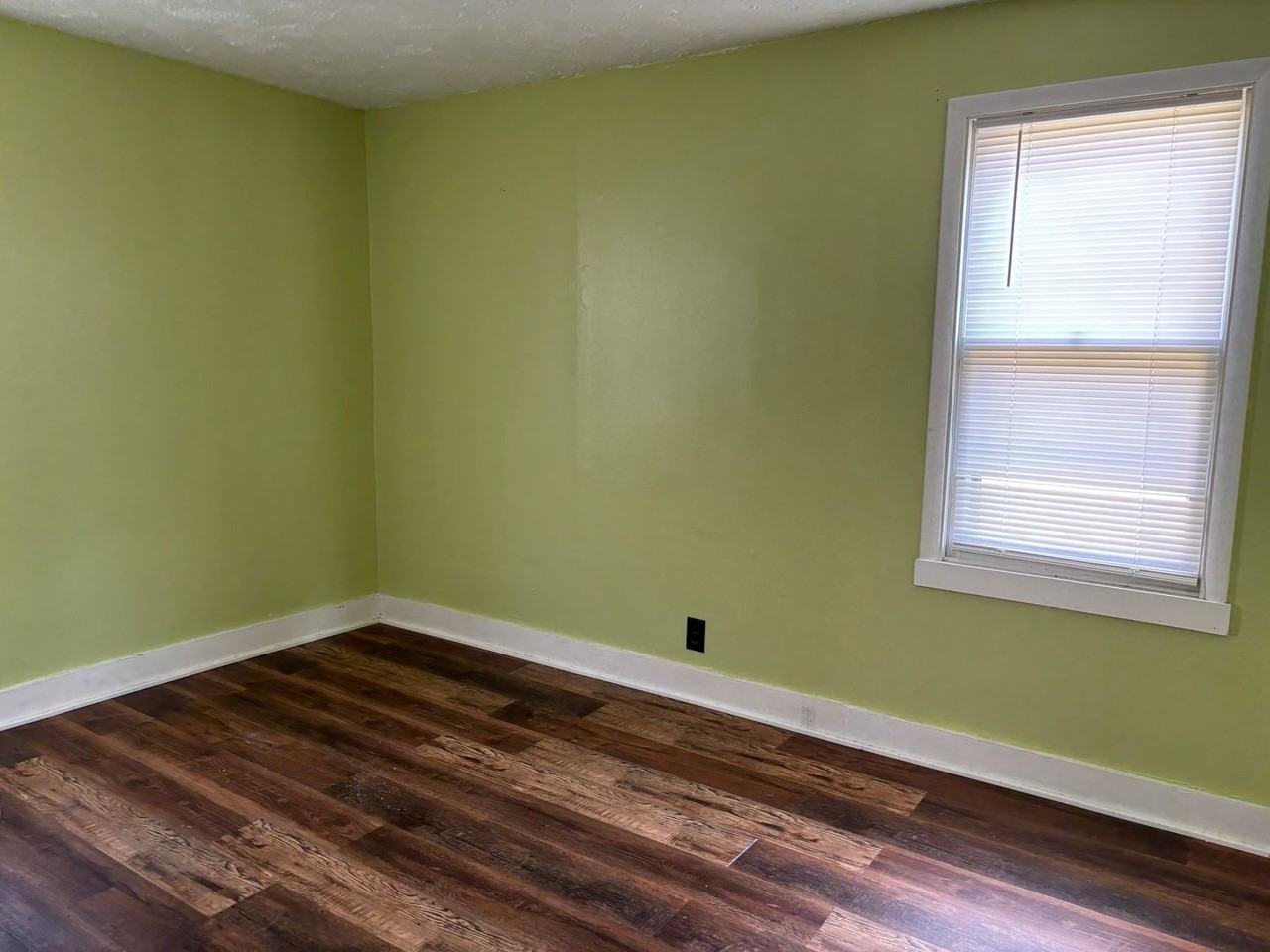 400 N Diagonal St - Photo 4 of 11