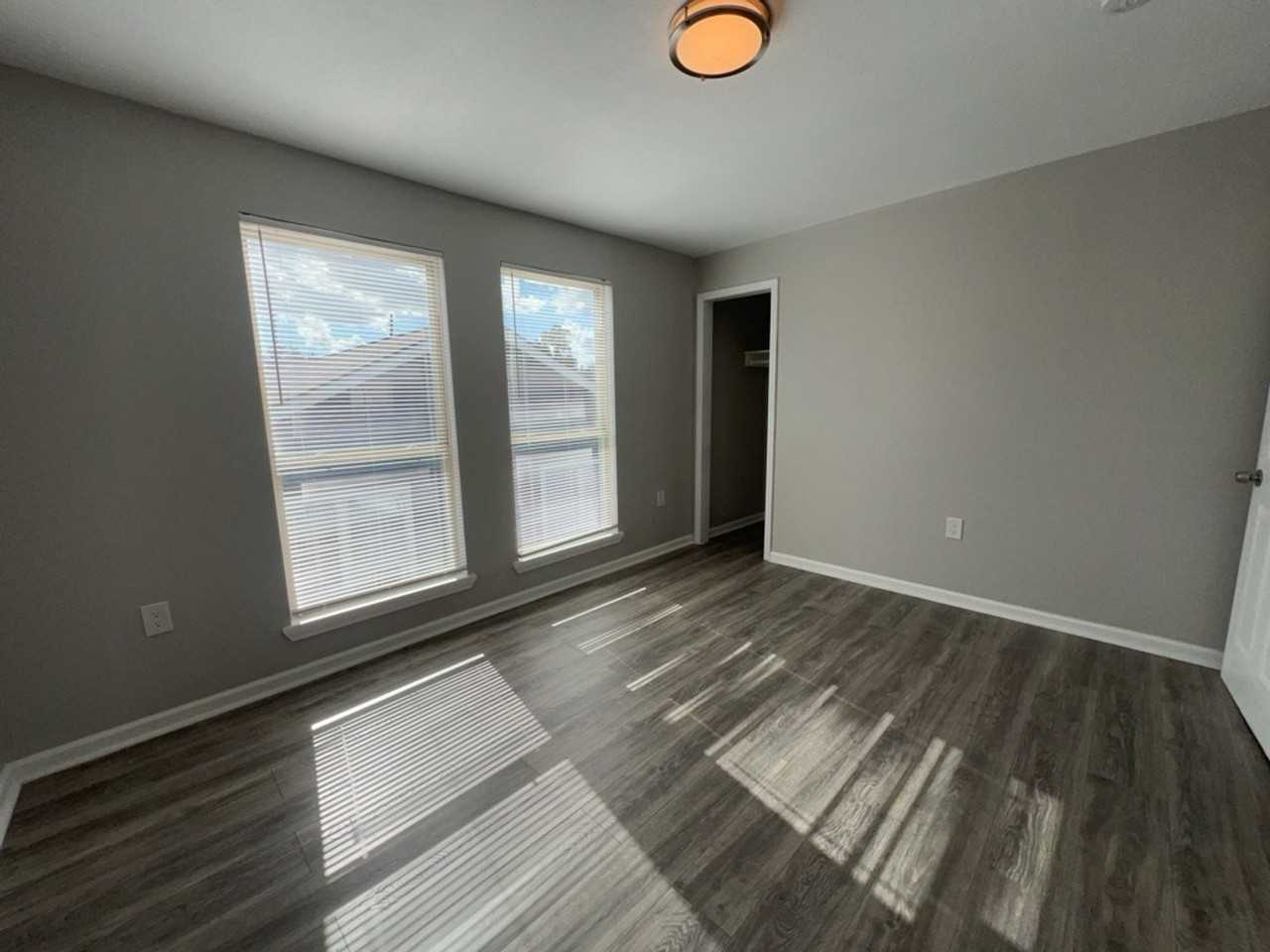 6915 Avenue L - Photo 6 of 23