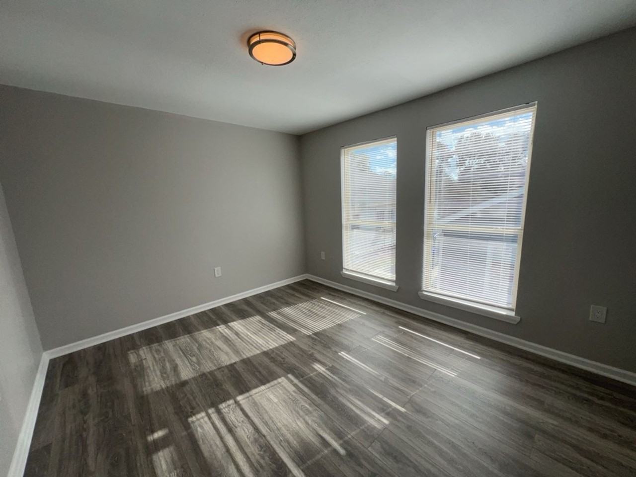 6915 Avenue L - Photo 7 of 23