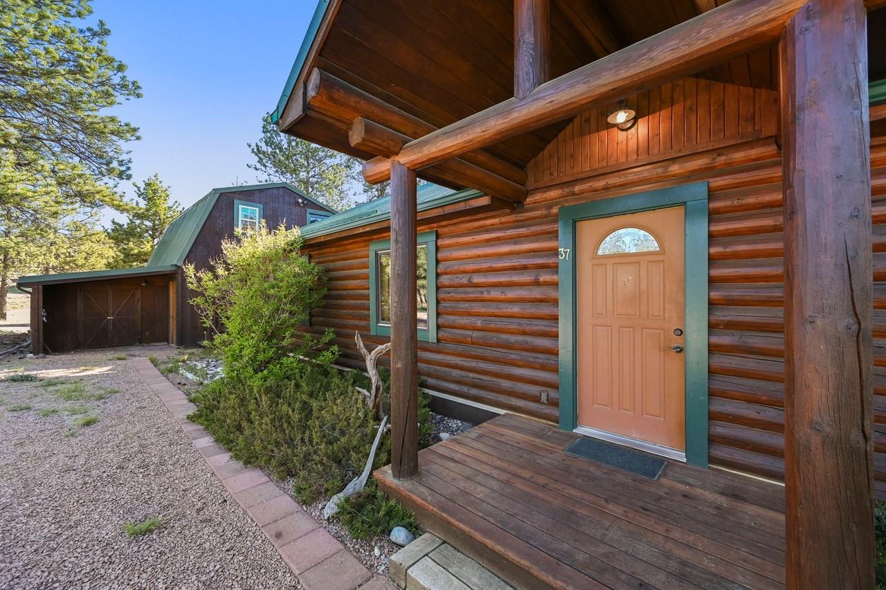 37 Surrey Lane - Photo 3 of 42