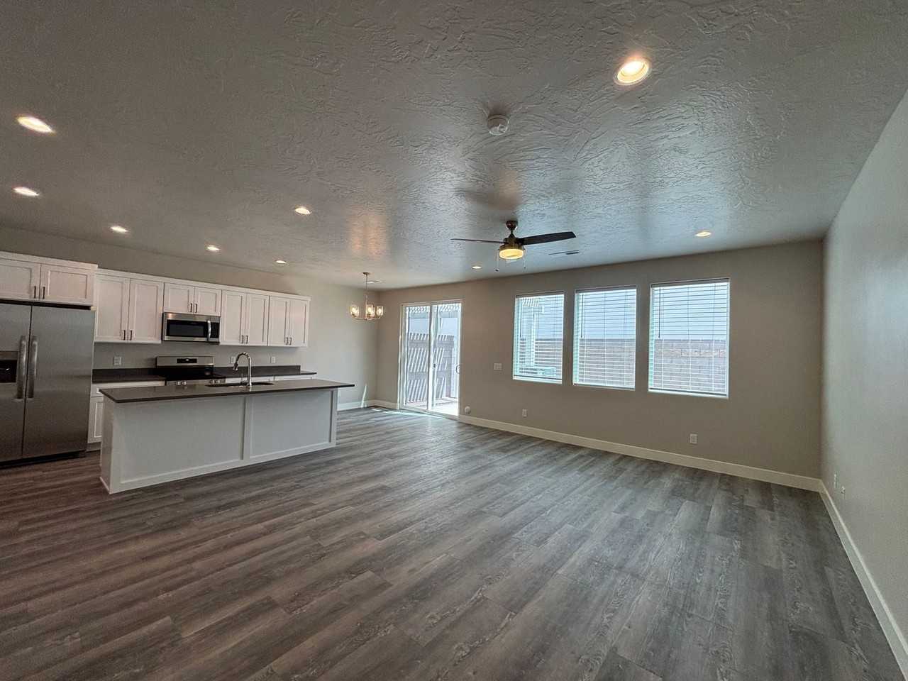 867 S 4380 W - Photo 5 of 38