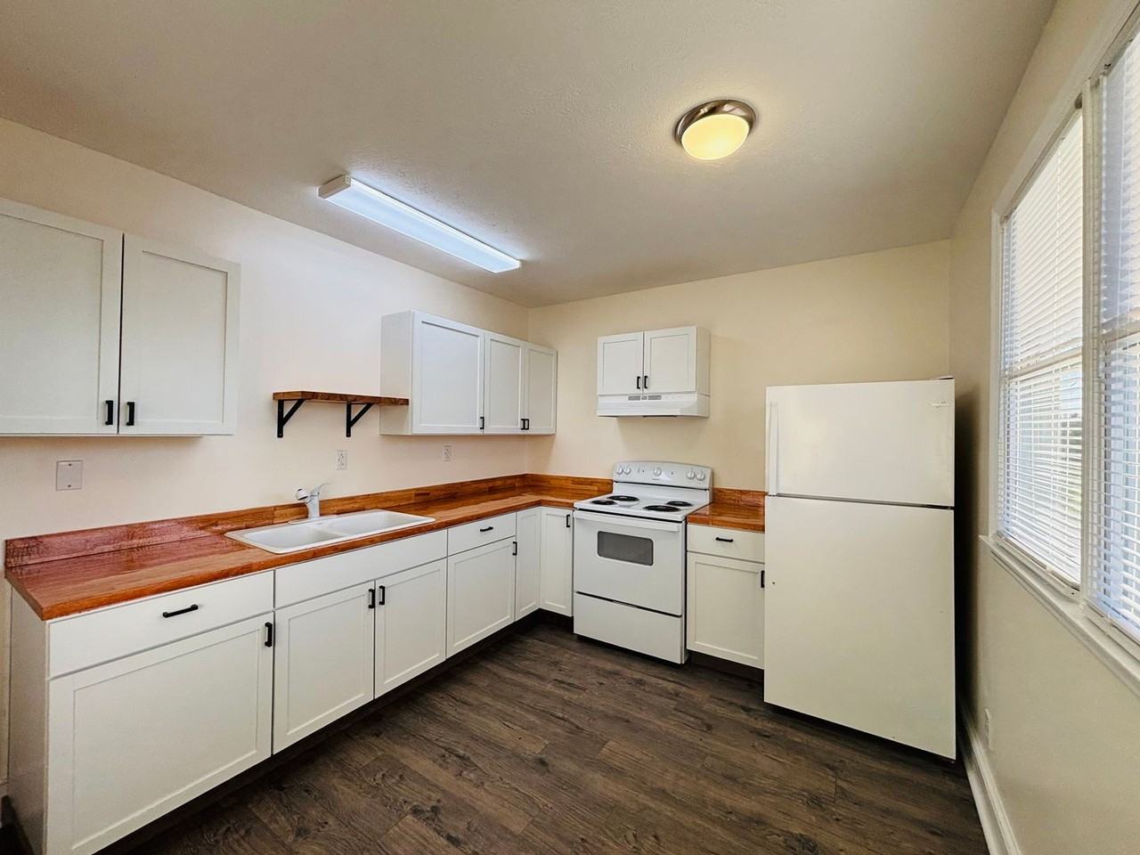 107 Chapel St #B - Photo 4 of 12