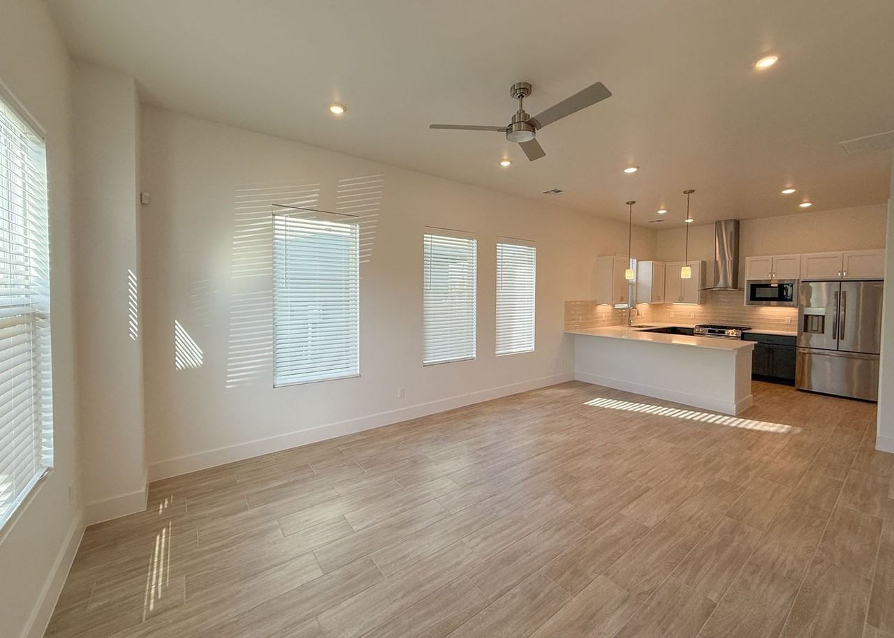 13112 Maplewood Ave - Photo 4 of 31