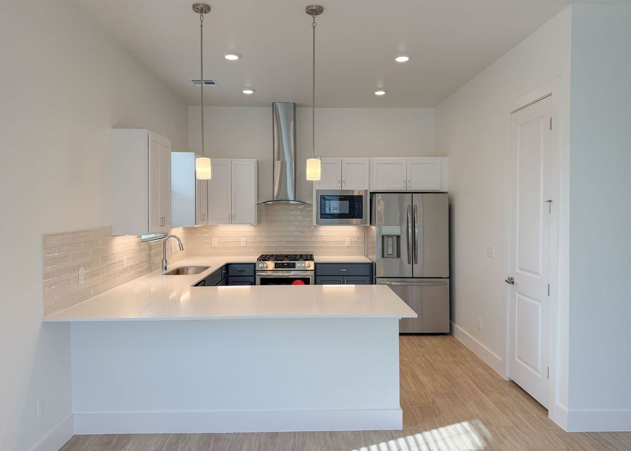 13112 Maplewood Ave - Photo 7 of 31