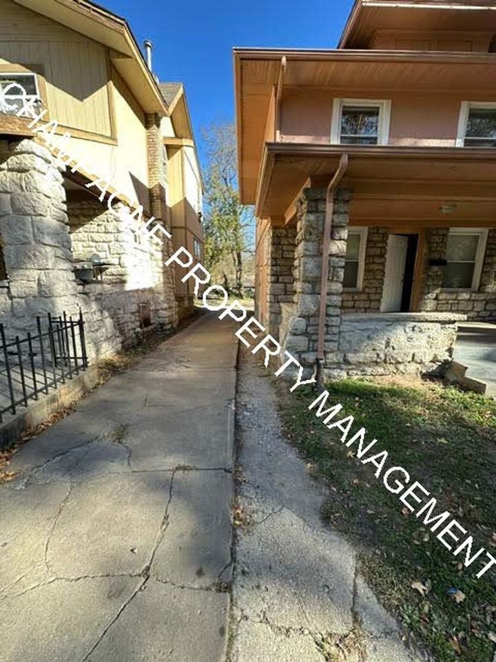 2463 Denver Avenue - Photo 2 of 22