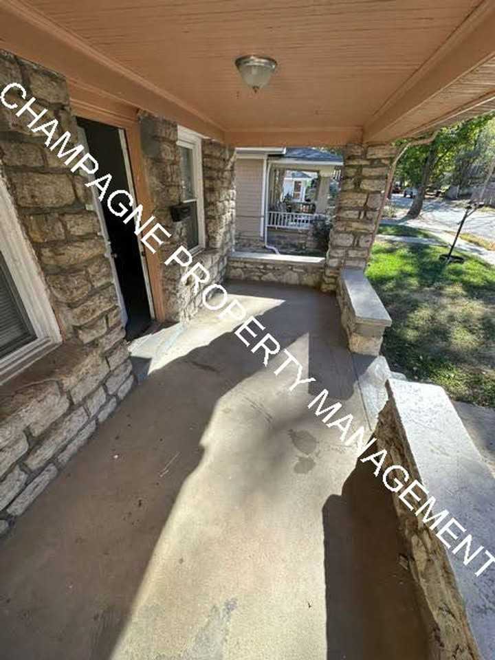 2463 Denver Avenue - Photo 3 of 22